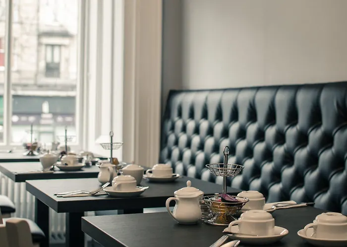 Royal West End ホテル