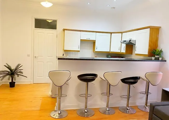 Cozy Nights - Ibrox Street * 글라스고