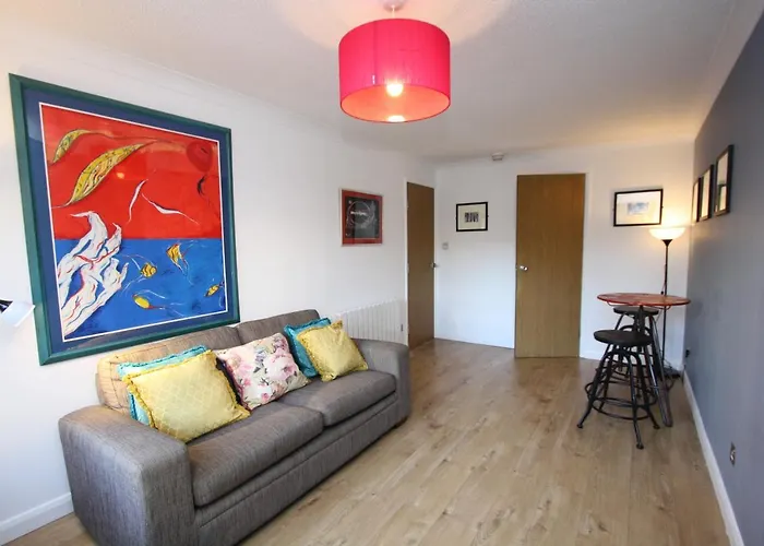 Bijou Merchant With Parking *