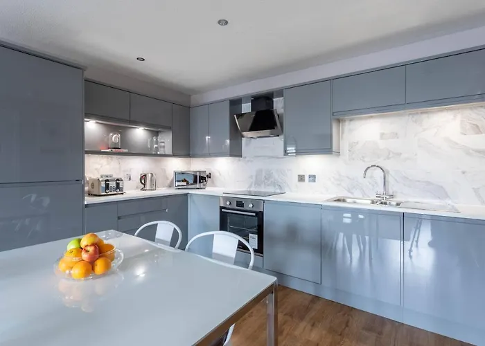 Stunning 2 Bed Merchant With Residents Parking *