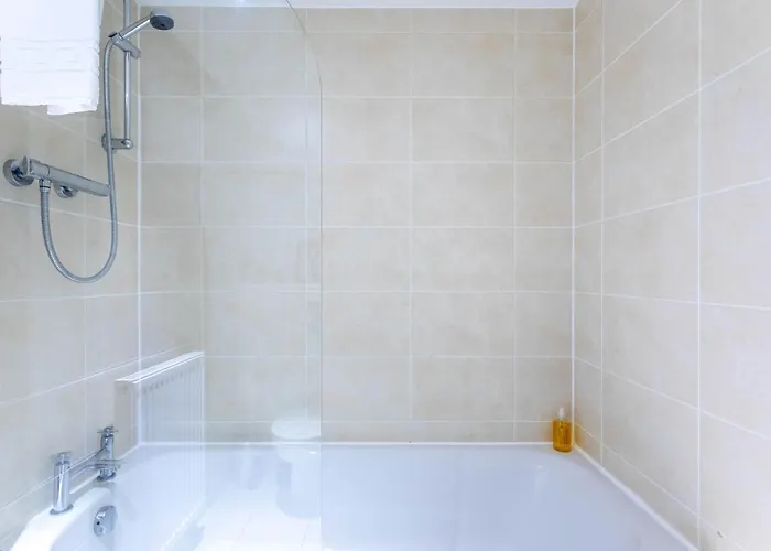 Апартаменты Merchant Modern 1 Bed Executive Flat *