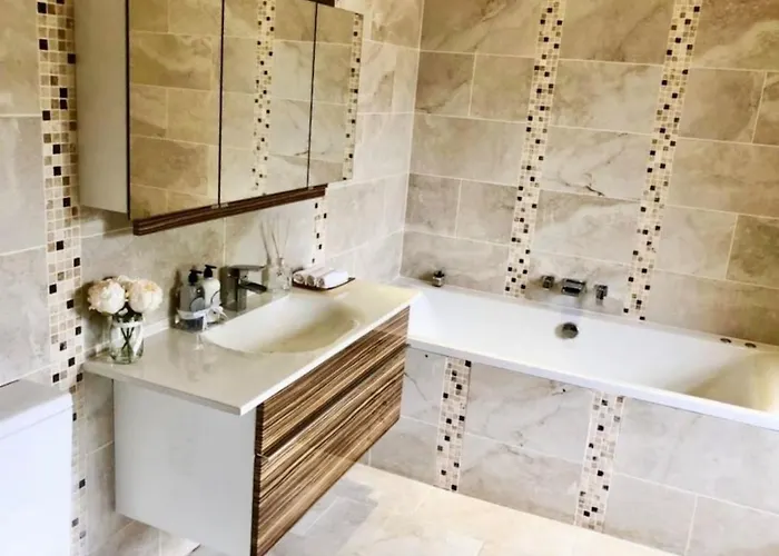 Beautiful 4-bed In Casa vacanze Glasgow