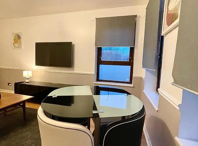 Bijou Merchant With Parking Glasgow