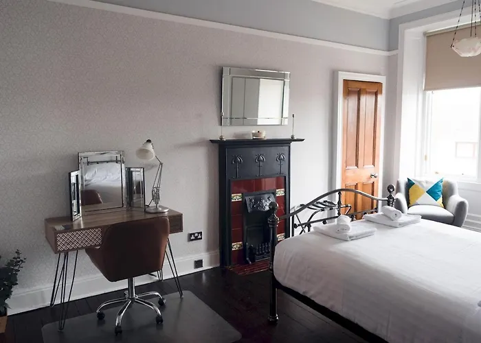 Beautiful, Traditional 2 Bed Flat W Free Parking - Pass The Keys