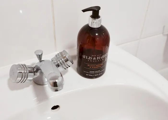 Bright 2 Bed Ground Floor Flat Next To Byres Road Glasgow