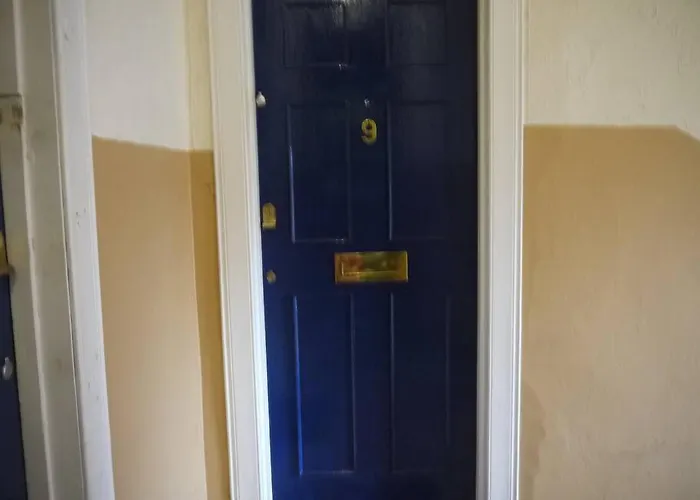 Fabulous Location, One Bedroom West End Flat, Just Off Byres Rd, Close To Sec & Hydro *