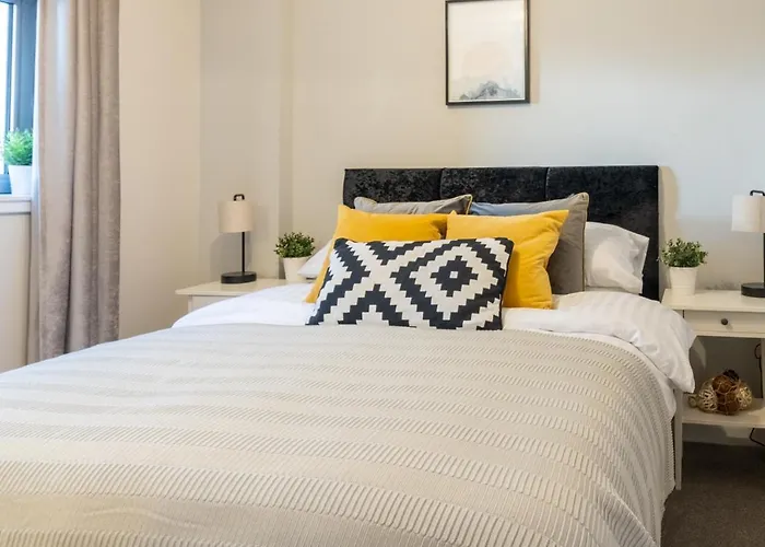 Luxury Riverview Centre Apartment