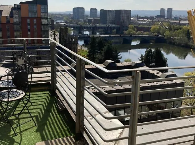 Riverside Apartments *