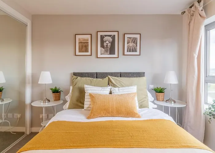 Luxury Riverview Centre *