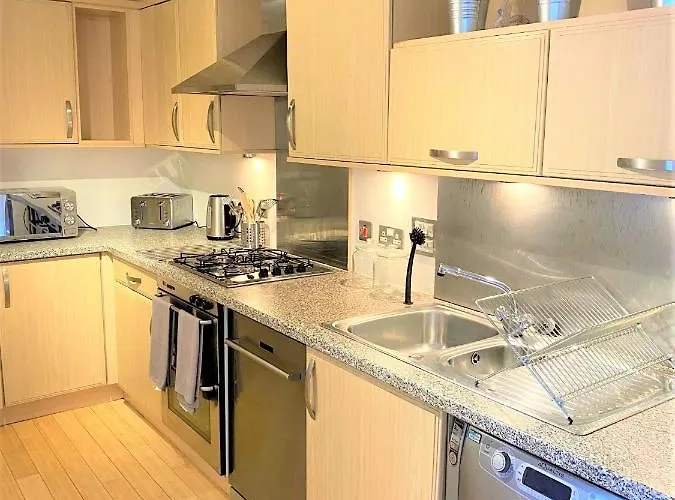 Sec Minerva Westend Two Bedroomed Глазго