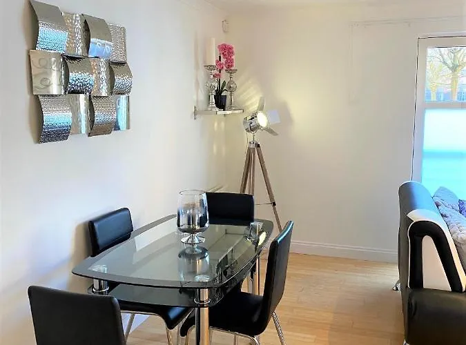 Апартаменты Sec Minerva Westend Two Bedroomed