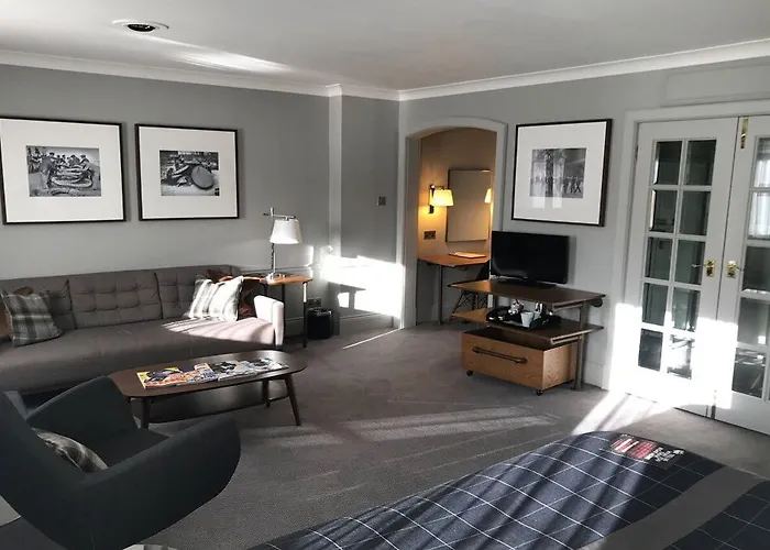 Szálloda West By Compass Hospitality 3*