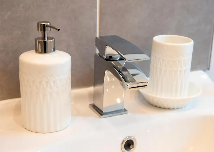 Pass The Keys Stylish 2 Bed In Heart Of West End Glasgow