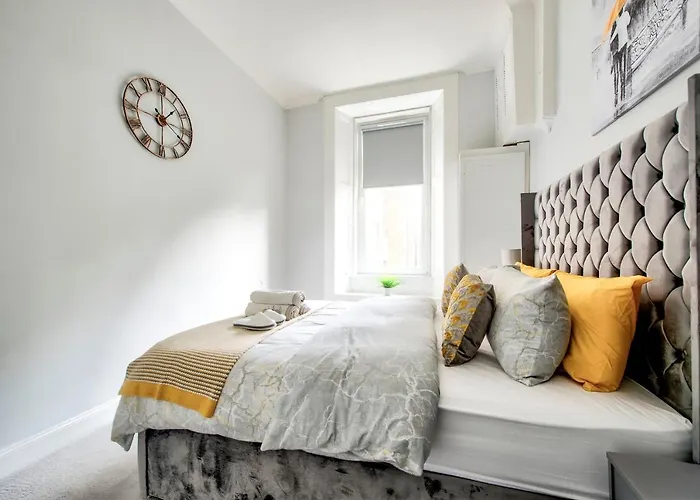 Pass The Keys Stylish 2 Bed In Heart Of West End Apartment