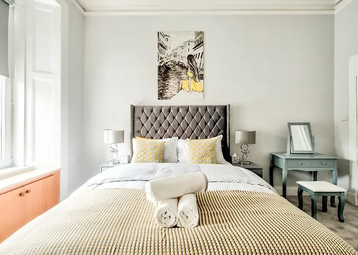 Pass The Keys Stylish 2 Bed In Heart Of West End 公寓