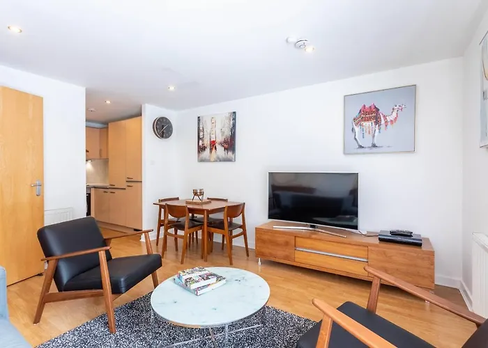 Apartamento Modern 2 Bed Broompark/central Apt. With Parking Glasgow