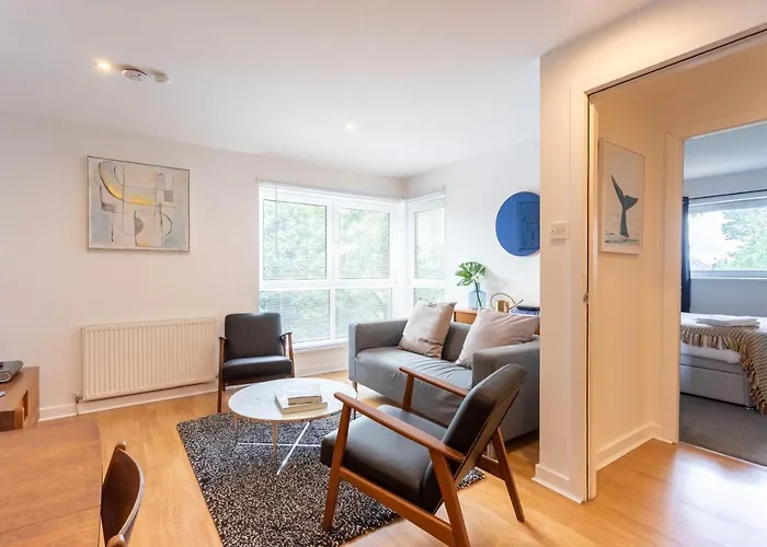 Modern 2 Bed Broompark/central Apt. With Parking Appartamento *