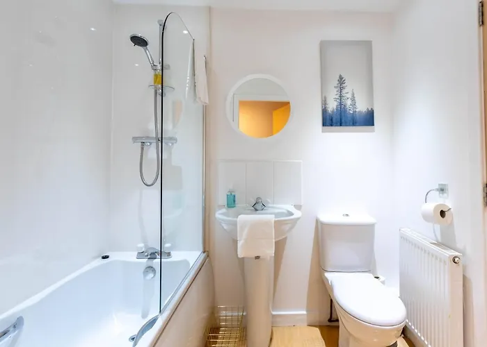 Modern 2 Bed Broompark/central Apt. With Parking Appartamento Glasgow