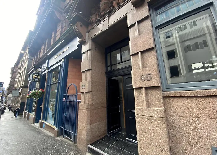 Renfield Apartment, Bright And Spacious