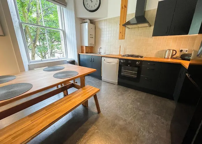 West End - Botanic Gardens * Глазго