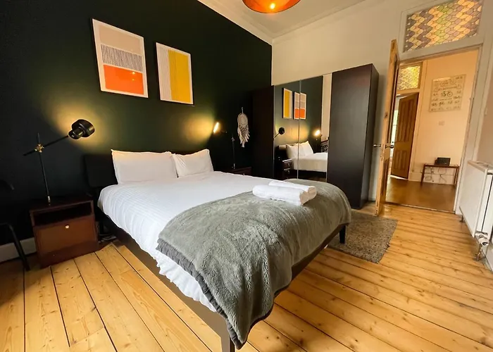 West End - Botanic Gardens *