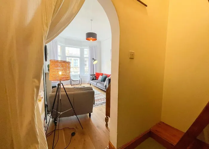 West End - Botanic Gardens *