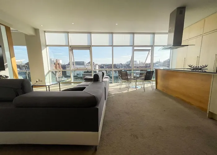 Centre 2-bed Parking Jacuzzi Bath Appartement *