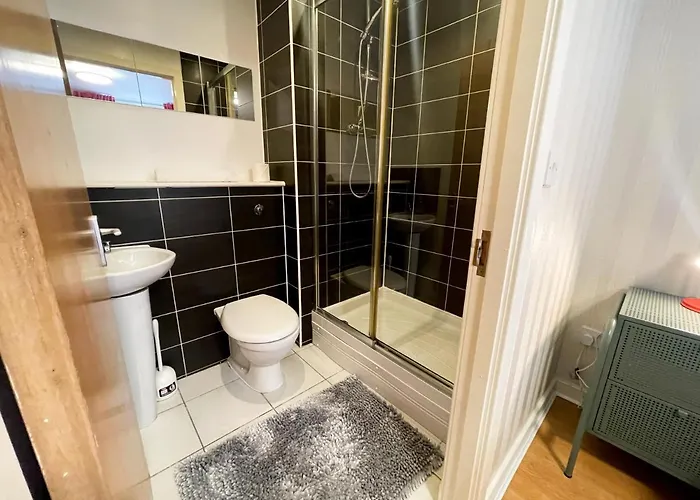 Kelvingrove 2 Bedroom - Private Parking Apartment *