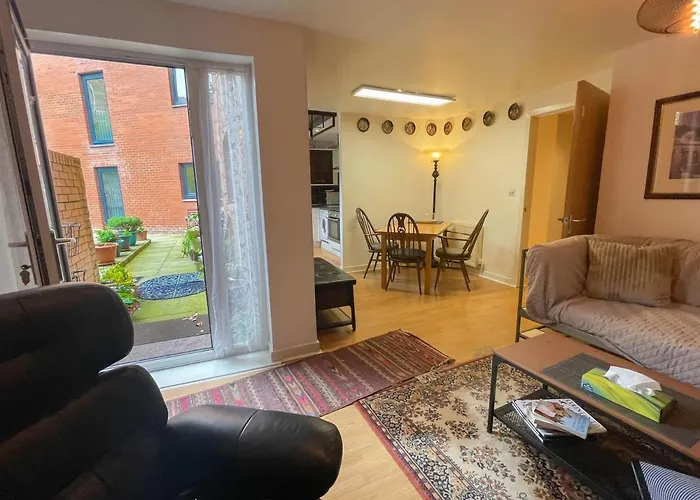 Kelvingrove 2 Bedroom - Private Parking *