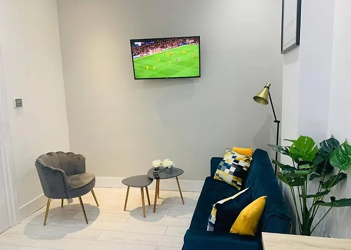 Cheerful 2 Bedroom Homely Apartment, Sleeps 4 Guest Comfy, 3x Double Bed, Parking, Free Wifi, Suitable For Business, Leisure Guest,glasgow, West End, Near Centre, Perfect For Common Wealth Games 2026 Appartamento *