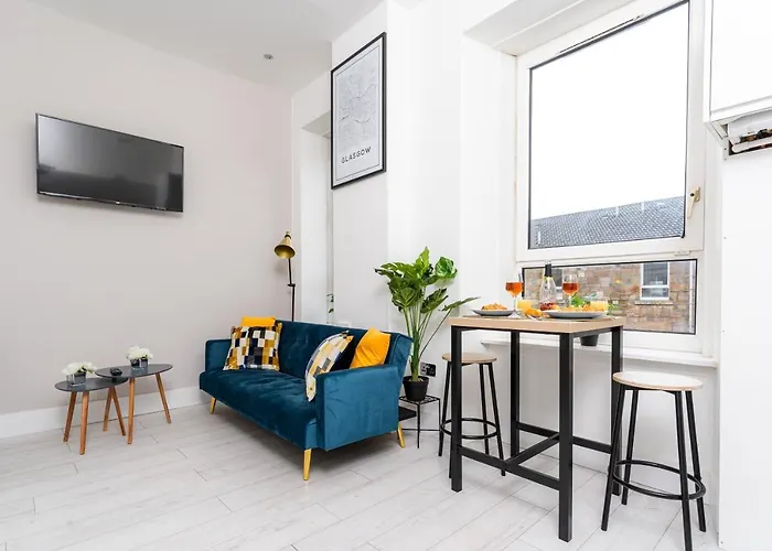 Cheerful 2 Bedroom Homely Apartment, Sleeps 4 Guest Comfy, 3x Double Bed, Parking, Free Wifi, Suitable For Business, Leisure Guest,glasgow, West End, Near Centre, Perfect For Common Wealth Games 2026 * 格拉斯哥