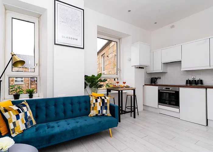Cheerful 2 Bedroom Homely Apartment, Sleeps 4 Guest Comfy, 3x Double Bed, Parking, Free Wifi, Suitable For Business, Leisure Guest,glasgow, West End, Near Centre, Perfect For Common Wealth Games 2026 Glasgow