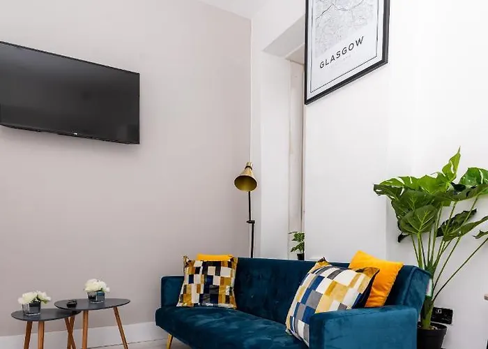 Cheerful 2 Bedroom Homely Apartment, Sleeps 4 Guest Comfy, 3x Double Bed, Parking, Free Wifi, Suitable For Business, Leisure Guest,glasgow, West End, Near Centre, Perfect For Common Wealth Games 2026 Appartamento