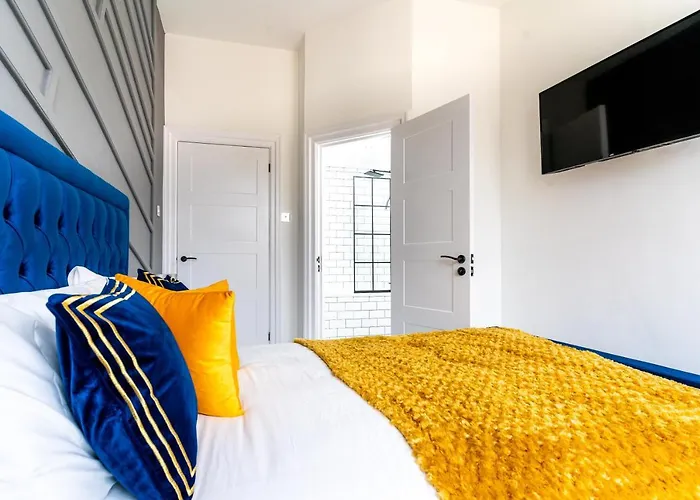 Cheerful 2 Bedroom Homely Apartment, Sleeps 4 Guest Comfy, 3x Double Bed, Parking, Free Wifi, Suitable For Business, Leisure Guest,glasgow, West End, Near Centre, Perfect For Common Wealth Games 2026 Appartamento *