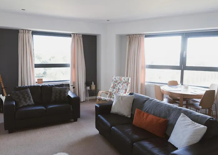 Lovely 2-bed Flat Harbour Free Parking - Pass The Keys *