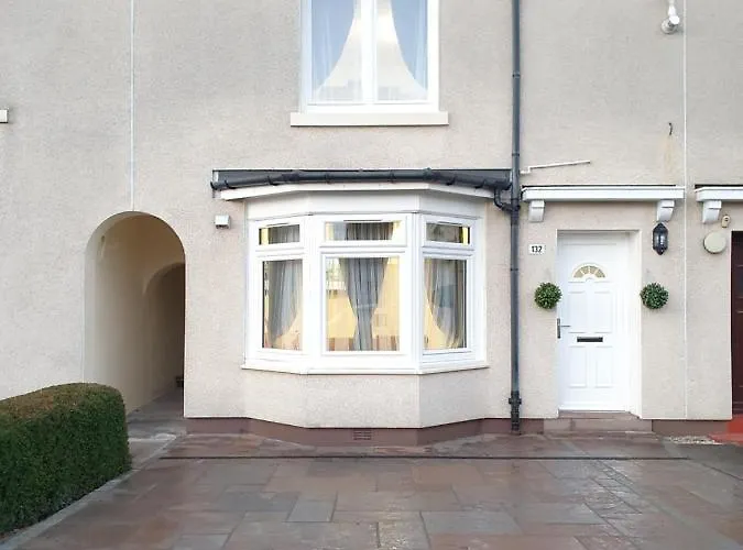 Comfortable And Modern 3 Bedroom Mid Terraced Appartement Glasgow