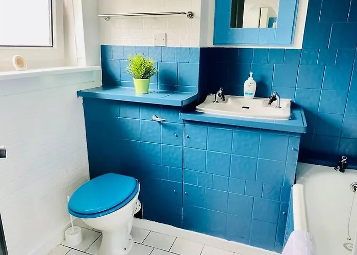 Апартаменты Chic Flat With Balcony Close To Merchant Глазго