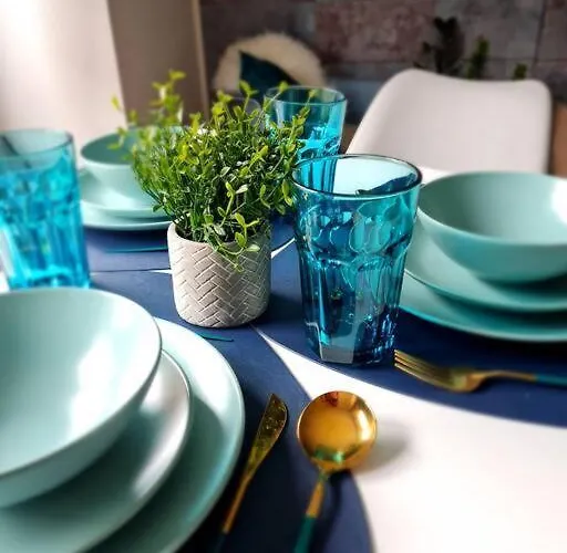 Stylish 2 Bedroom / Free Gated Parking アパート *