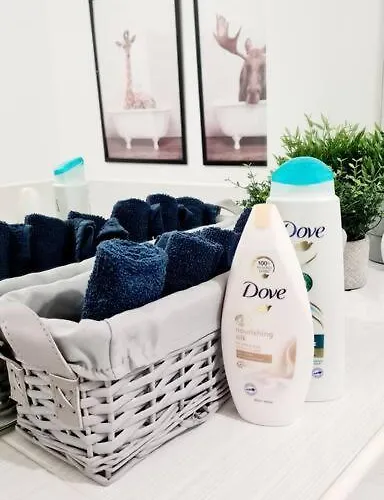 Stylish 2 Bedroom / Free Gated Parking