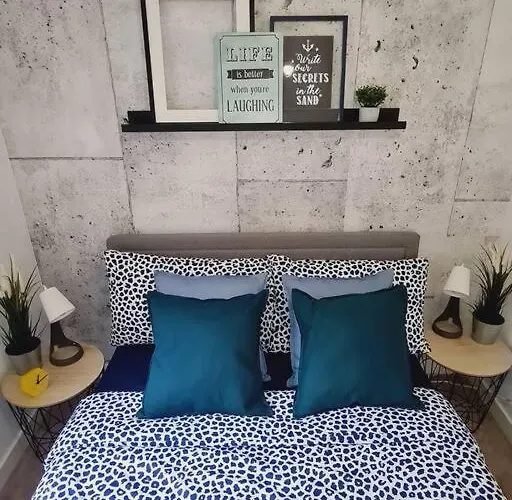 Stylish 2 Bedroom / Free Gated Parking Appartement