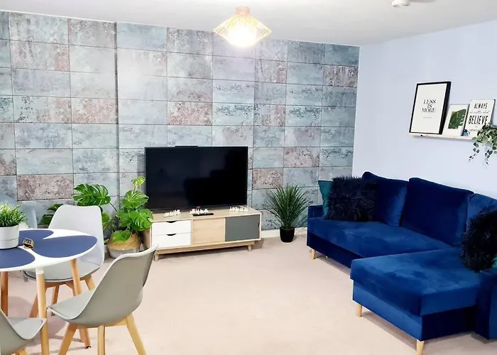 Stylish 2 Bedroom / Free Gated Parking *