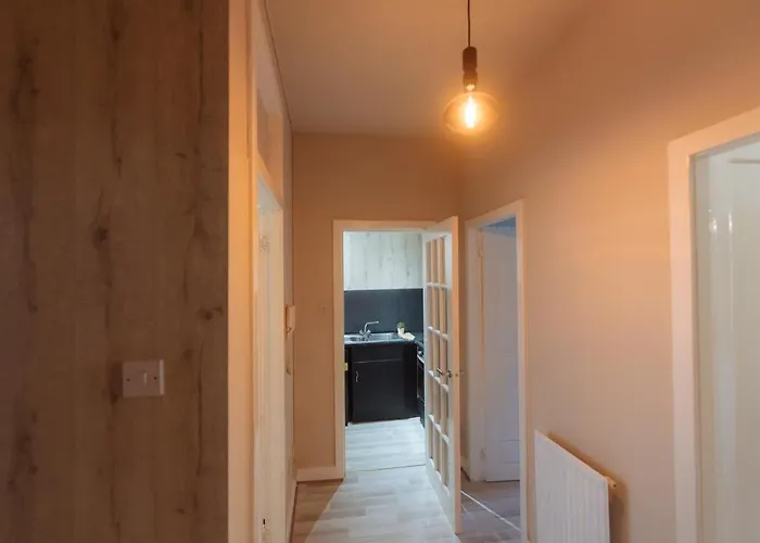 Bright Modern 2-bed Serviced In Heart Of West End Sse Hydro Botanic Gardens Appartement *