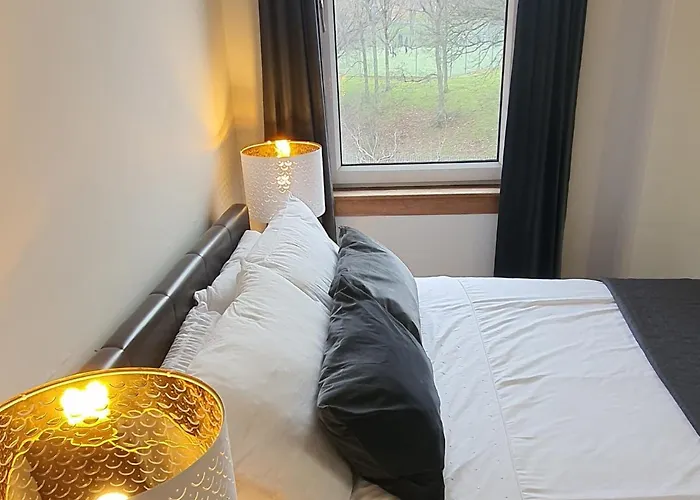 Large 3 Bed West End Free Parking & Electric Vehicle Point * Glasgow