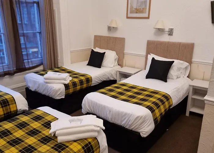 The Hampton Court 3*