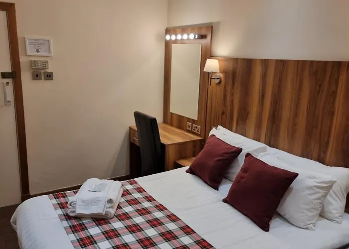 Hotel The Hampton Court 3*