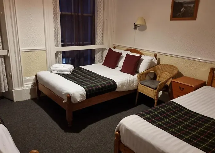 The Hampton Court 3*