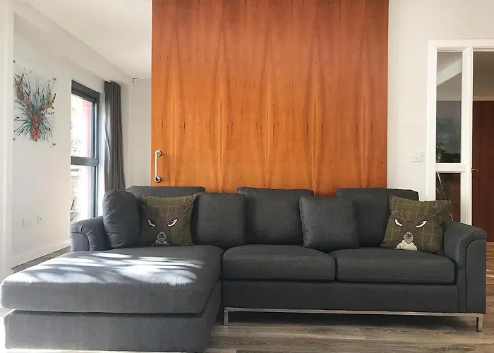 Riverside West End *