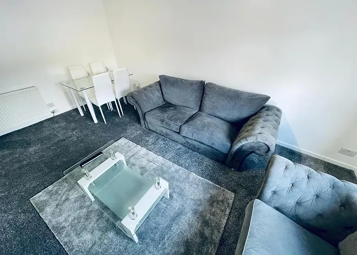 Modern 2 Bedroom With Free Parking