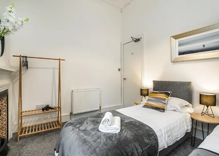 Renfrew 4-bed Flat Holiday home Glasgow