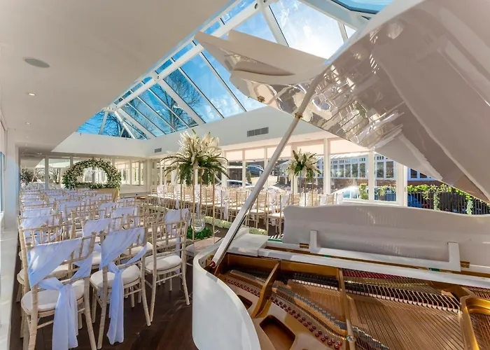 Отель Sherbrooke Castle Глазго